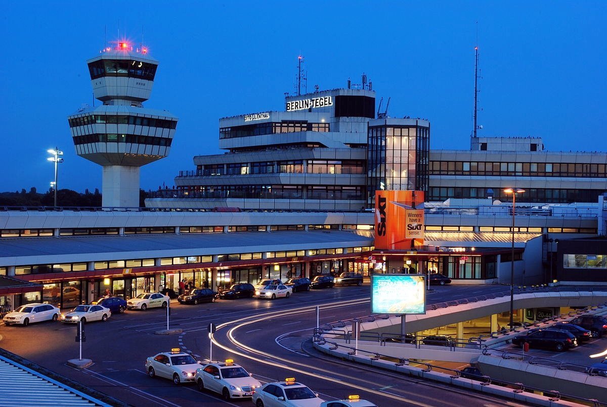 Flughafen_Tegel_Tower_und_Hauptgebäude